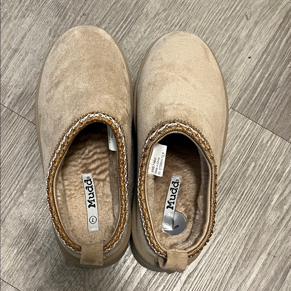 Mudd Women's Tan Slip-On Loafers